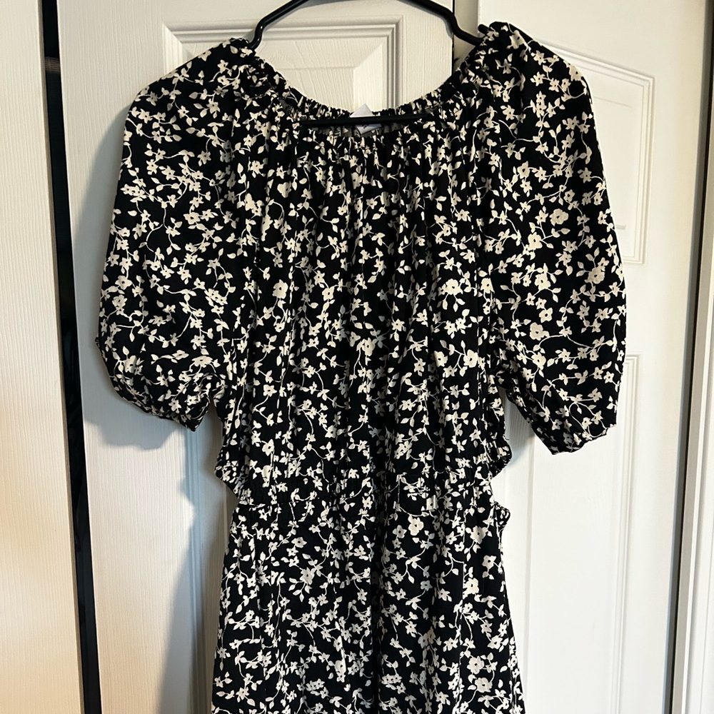 Old navy summer/spring dress with puff sleeves!